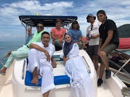 Dato adi putra, nora danish, zamarul hisham, ika nabella, arja lee, wan sharmila penulis skrip : Bahagia Bukan Bidaan Denaihati