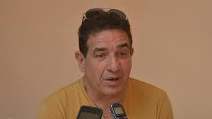 Sentado en la luneta indiscreta