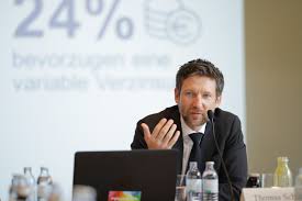 Around 45,400 employees are serving 16,2 million clients in more than 2,100 branches in 7 countries. Wohnstudie 2018 Niedrigzinsen Sind Grund Um Wohnfinanzierung Vorzuziehen