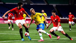 Selección de fútbol de españa) هو ممثل إسبانيا الرسمي في رياضة كرة القدم، يعرف باسم الماتادور (مصارعو الثيران) ولاروخا (الكتيبة الحمراء) ولافوريا روخا (الغضب الأحمر) ، يشرف على شؤونه الاتحاد. Tag Iud1ilptrm