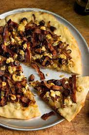 Pizza With Caramelized Onions Figs Bacon And Blue Cheese Recipe Recipe Recipes Pizza Recipes Caramelized Onions