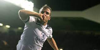 Van der vaart holds a doctorate in chemical engineering from the university of cambridge (england), a law degree from north carolina central university, a master's. Sebelum Ke Tottenham Van Der Vaart Nyaris Bergabung Dengan Arsenal Bola Net