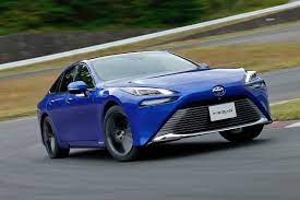 Instead, the unique fuel cell stack generates the gallery. Toyota Mirai 2020 Das Brennstoffzellenauto Macht Richtig Spass Autobild De