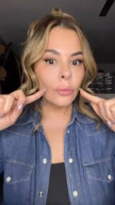 Powder magic hack #powderhacks #makeuphacks #mua #over40 #makeupover40  #facelift #settingpowder #fentybeauty #matureskinmakeup #makeuphack.  @fentybeauty lavender setting powder