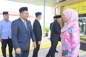 Majlis mesyuarat kerajaan negeri kedah terdiri daripada anggota dewan undangan negeri (adun) yang telah dilantik oleh menteri besar bagi memegang portfolio tertentu. Exco Kerajaan Negeri Yb Adun Kuah Exco Negeri Kedah Facebook