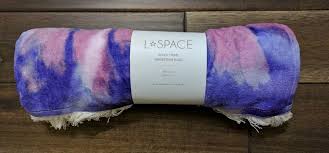 Just one of millions of high quality products available. L Space Fabfitfun Tie Dye Beach Towel 68 X 30 Lspace In 2021 Beach Towel Towel Fabfitfun