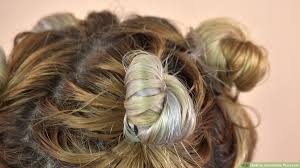 After reading approximately every single curly hair tip ever posted on the internet when i was in high school, i seriously—the morning after plopping my hair, i walked into work and was complimented a dozen times throughout the day. 3 Ways To Accentuate Wavy Hair Wikihow