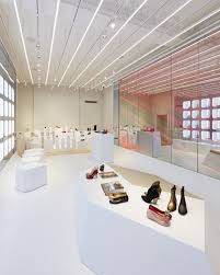 Engage Designs Delivers Kinetic Structure For Designer Shoe Manufacturer S New Covent Garden Retail Outlet Retail Design Retail Interior Retail Design Blog