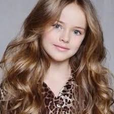 Ellen Dominique's Instagram, Twitter & Facebook