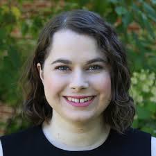 Happy Friday! Today we are highlighting one of our academic advisors,  Isabella Perksen! Here's what she shared in our Q&A. Q: How should students  refer to you? A: Students can call me