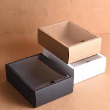 Boite russe en carton bouilli laque noir decor polychrome signee 20 eme z226. Emballage Cadeau Boite Carton Transparent Cdiscount