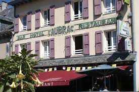 Au coeur du village de laguiole, capitale de la coutellerie et de la gastronomie, situé au nord du département de l'aveyron, découvrez notre café hôtel venez déguster nos spécialités du terroir dans notre restaurant l'aubrac, en particulier notre viande fleur d'aubrac, tendre et savoureuse. L Aubrac Laguiole Aveyron Le Carnet D Alain