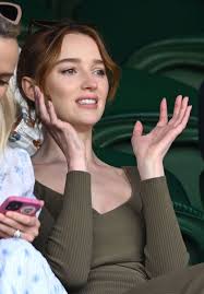 She is the daughter of actress sally dynevor and screenwriter tim dynevor. Ady1bipuzndzym