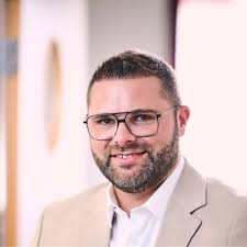 After six exciting years in the German sales unit of #siemens, I am looking  forward to my new challenge as #SiemensSI Global Portfolio Manager  #Flexibility Solutions & Services