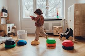 In diesem sehr kleinen baumhaus findet sich neben dem schlafzimmer sogar platz. Unser Kinderzimmer Check Mit Esra Und Stapelstein Littleyears