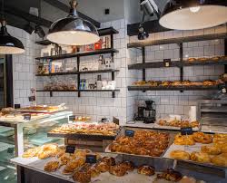 Fika מאפייה מעדניה שוודית Bakery Design Ceiling Lights Decor