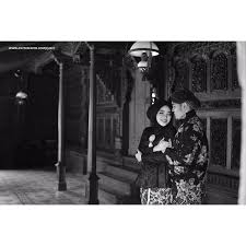 Riasan & busana dari rumah pengantin langgeng151107 surabaya. Prewedding Jawa Hijab Pose Fotografi Perkawinan Fotografi Perkawinan Pose Fotografi