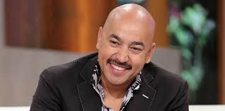 His older sister was the late singer and actress jenni rivera.in 2019, he was one of the coaches for the first season of the mexican singing competition show, la voz on tv azteca after being acquired from. Lupillo Rivera Crio A Un Joven Que Resulto No Ser Su Hijo