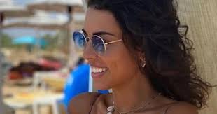 Stavo leggendo i direct e ho letto che qualcuno di voi tipo non mi segue nemmeno, fan di giovanna, è venuta ad insultarmi in direct, scrivendomi: Giulia D Urso In Bikini La Prima Volta Dell Ex Uomini E Donne Perche Non Mi Ero Mai Mostrata In Costume Libero Quotidiano