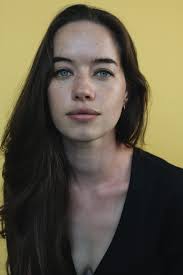 She has an older brother who is also an actor named michael cooke kendrick. Anna Popplewell Imdb