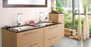 A suivre et bon we (66 réponses) l'effet bois sur les façades apporte relief et éclat à la cuisine, offrant un design affirmé et des lignes audacieuses. Salle De Bain Hygena Gamboahinestrosa
