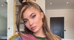 One of the family stars on keeping up with the kardashians, jenner remains in charge of creative efforts and marketing for kylie cosmetics. Kelewat Mirip Kylie Jenner Dituduh Menjiplak Penampilan Khloe Kardashian