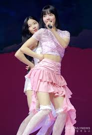 joe on X: LE SSERAFIM performing  — HONG  EUNCHAE LE_SSERAFIM 르세라핌 unforgiven_tracksampler  t.coOZfyc0Swak  X