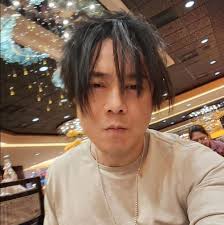 Austin Butler, Matt Smith, Zoë Kravitz, Regina King, Liev Schreiber, Bad  Bunny, and Vincent D'Onofrio star in the first trailer for #CaughtStealing.  Darren Aronofsky's new film is in theaters August 29.