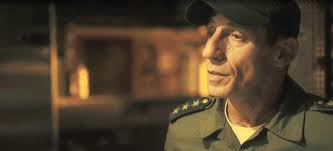 Thelma é surpreendida por policiais e se desespera