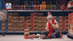 Unsere Weihnachtswelt 2019 Von Aldi Nord Weihnachtsklassiker Aldi Damenmutze Stricken Anleitung