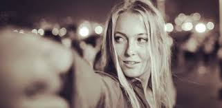 India Oxenberg, hija de Catherine Oxenberg habla de su pasado como esclava  sexual en la secta Nxivm