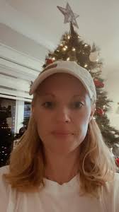 All I want for Christmas is for you to check out my blog! ❤️  thedancingmomma.com #dancerswhowrite #dancerchoreographermommy