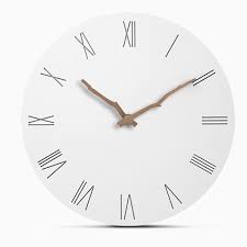 Das uhrwerk vom deutschen hersteller junghans zeigt die uhrzeit lautlos an. Grosshandel Kreative Mdf Holz Wanduhren Moderne Wohnzimmer Home Wall Decor Runde Holz Stille Hangenden Uhr Romischen Grosse Zahlen 12 Zoll Von Linita 17 84 Auf De Dhgate Com Dhgate