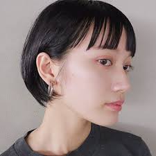 表情からhappyオーラ 大人の春メイクは ほんわか ピンク を取り入れて キナリノ 前髪ありヘア 美髪 ヘアスタイル ロング