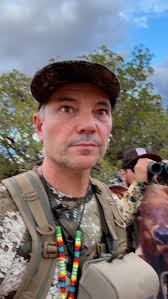 arizonacustomhunts had the big 7X7 located and watched him for many days.  In an instant, he disappeared, nowhere to be found. Hunter Weems  (@arizonacustomhunts ) and his team spread out to get
