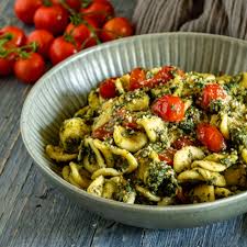 Pasta con spinaci e tonno. Pasta Fantasy Orecchiette Tonno E Spinaci