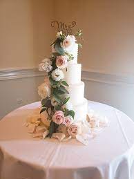 Four Tier Wedding Cake With Real Flowers And Combing Wedding Cakes With Flowers Wedding Cakes Tiered Wedding Cake