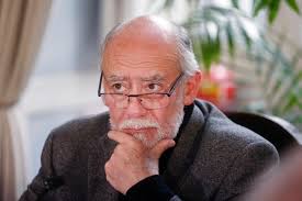 Arriesgando su existencia": Senador Iván Flores advierte crítica situación  en la Universidad Austral