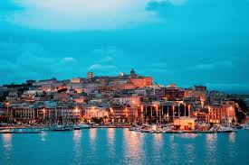 La provincia di oristano è stata istituita nel 1974, ed oggi confina a nord con la provincia di sassari, ad est con la provincia di nuoro, ed a sud con la provincia del sud sardegna. Scopri Le Citta Della Sardegna Is Cheas Oristano Sardegna
