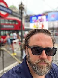 Linda Riek's Instagram, Twitter & Facebook