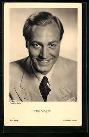 AK Schauspieler Paul Klinger mit charmantem Lächeln im Jackett