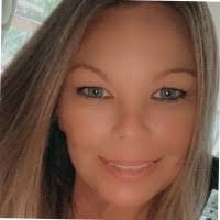 Melissa Tompkins's Instagram, Twitter & Facebook