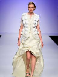 The bad wedding dresses of all time have made brides noticeable for all the wrong reasons. Ugly Wedding Dresses You Won T Believe People Wore