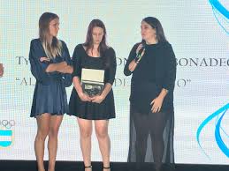 Gonzalo bonadeo presentó a su primer hijo varón. Comite Olimpico Arg On Twitter Distincionesanualescoa Gonzalo Bonadeo Tyc Sports Recibe El Premio Al Periodista Deportivo Felicitaciones Reciben En Su Nombre Sus Tres Hijas Https T Co Dx2hkophsf