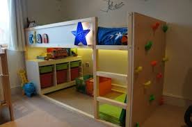 Kinderfreundliche Diys Mit Dem Ikea Kura Bett Dekoration Data Kura Bett Kletterwand Bett Coolbedforboys Data In 2020 Kura Bed Ikea Kids Room Ikea Kura Bed