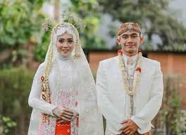 Doa restu sepertinya sudah dalam konteks duniawi semata. Pantun Lucu Buat Pengantin Baru Keren Dan Bikin Baper Yedepe Com