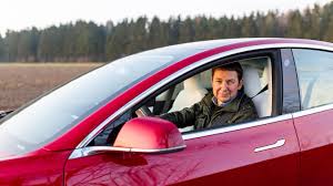 How much will tesla's model 3 really cost? Das Tesla Model 3 Geht Ab Als Wurde Es Von Einem Gummiband Gezogen Stern De