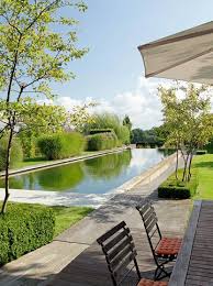 Landlicher Hausgarten Mit Schwimmteich Schwimmkanal Wohn Raseninsel Und Gemusegarten Klar Modellierte Boschungskant Schwimmteich Haus Und Garten Wasserbecken