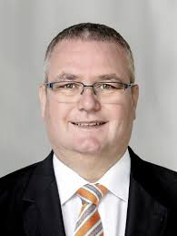 Something having a deck or an indicated number of levels, stories, or tiers. Fides Unternehmen Stefan Decker