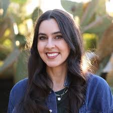 Caroline Lorenz's Instagram, Twitter & Facebook